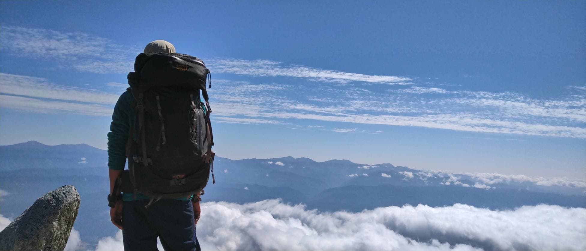 空木岳から南アルプスを眺める